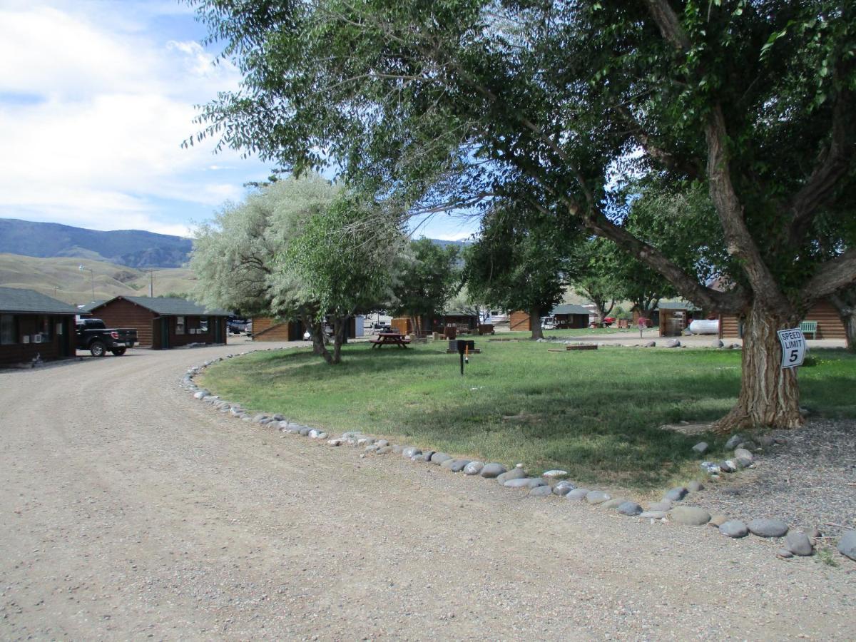 Yellowstone Valley Inn Wapiti Exterior foto