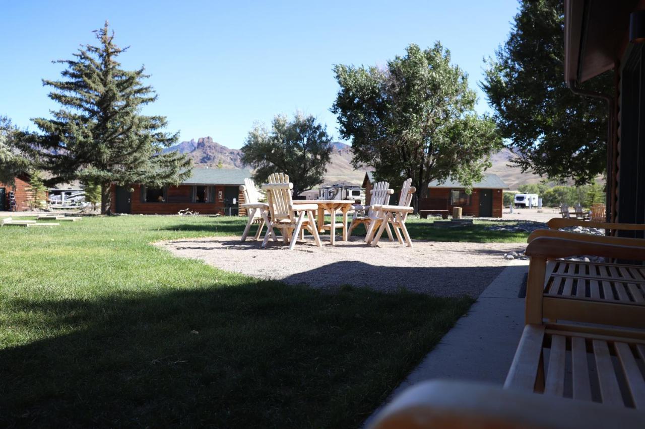 Yellowstone Valley Inn Wapiti Exterior foto