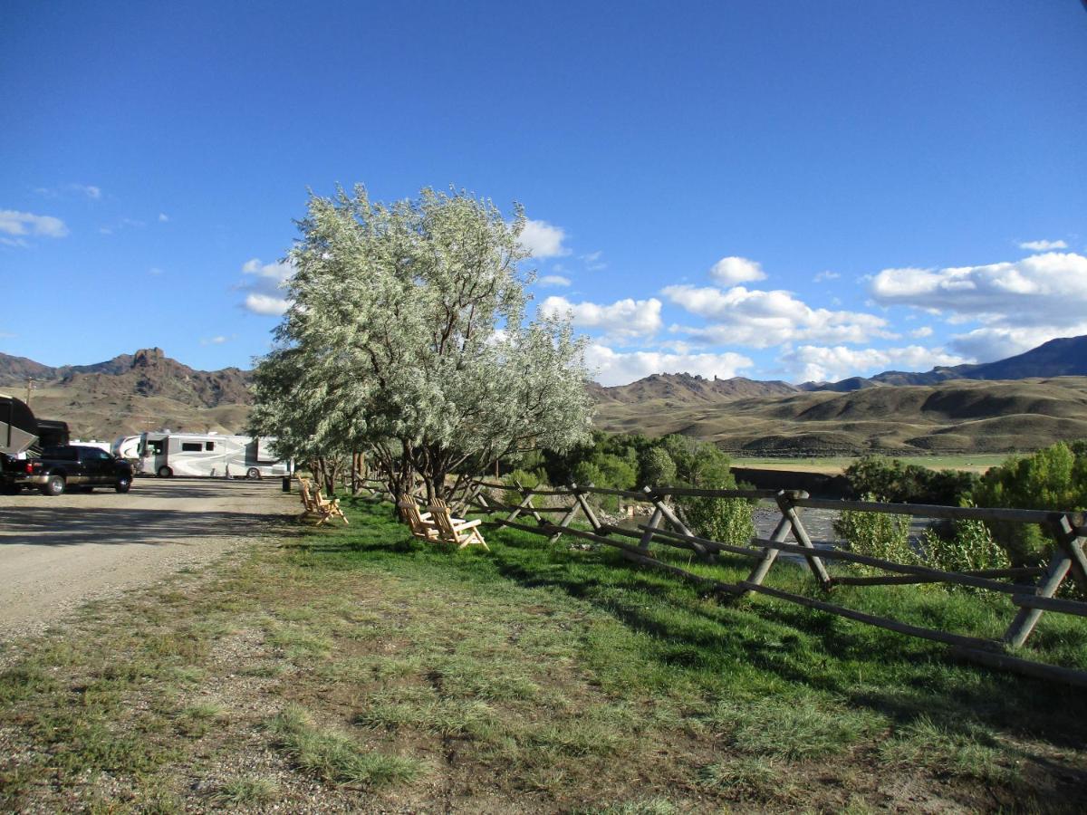 Yellowstone Valley Inn Wapiti Exterior foto